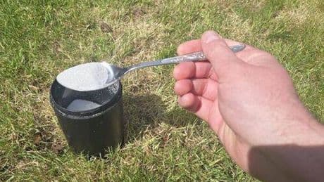 Gardeners urged to sprinkle sugar on their lawns - and it's cheap and easy