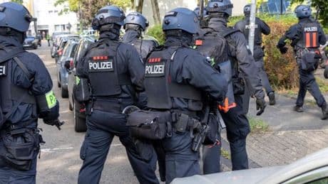 Essen: SEK-Einsatz an Schule – Lehrerin schwer verletzt