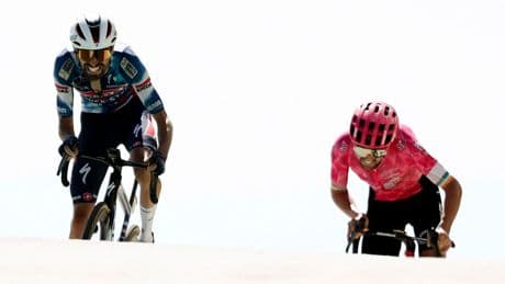 Tour de France : en vidéo, le sprint final de Paret-Peintre pour une victoire historique au Mont Ventoux