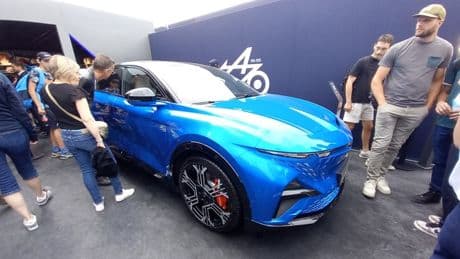 24h Le Mans, grande interesse per la Alpine A390 e appluasi per la A110 Ùltime in pista pilotata da Luca de Meo