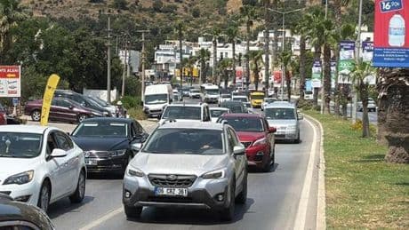 Tatilciler yola çıktı! Dönüş yoğunluğu başladı! 15 binden fazla araç şehri terk etti