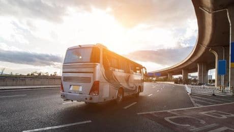 Los autobuses incorporarán cámaras con IA para multar a los que circulen por el carril bus