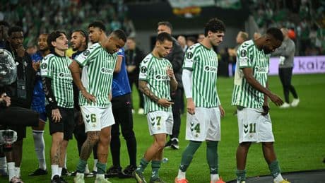 La respuesta del Betis al tuit viral lleno de mala uva del Sevilla tras perder la final de la Conference League