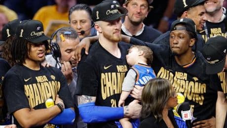 Der schlafende Sohn des deutschen Champions entzückt die NBA