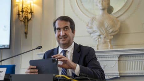 El BBVA analiza si retira la opa al Sabadell tras la imposición de condiciones del Gobierno
