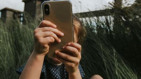 Smartphones und Kinder: Schützt die Kleinen vorm digitalem Overkill