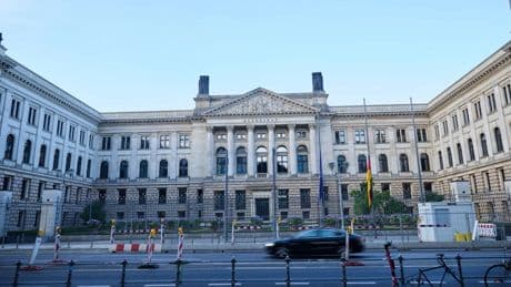 Liveblog Bundespolitik: Bundesrat hisst Regenbogenflagge zum CSD