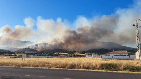La evolución "favorable" del incendio de Córdoba permite que los vecinos desalojados vuelvan a sus casas