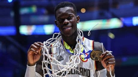 Dennis Schröder, ten rengi yüzünden Almanya'da Nowitzki kadar sevilmeyeceğini düşünüyor