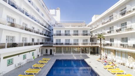 Ibersol reforma sus hoteles y prepara el salto a las Islas Canarias