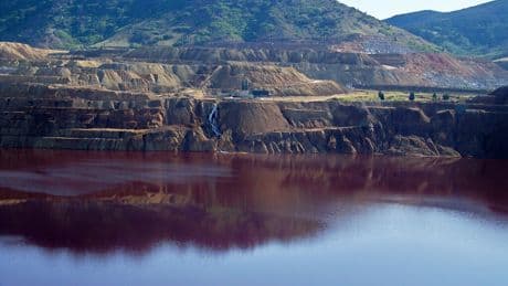 EEUU tiene un plan frente al dominio de China en tierras raras. Lo curioso es dónde: en un pozo tóxico de aguas contaminadas