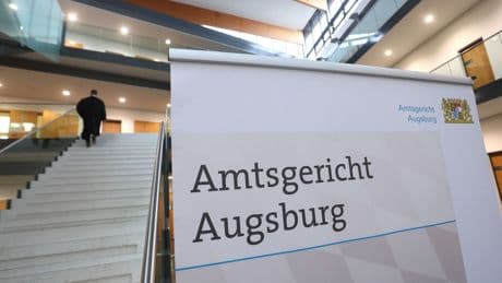 Prozess gegen Eltern: Eltern sollen Sohn eingesperrt und gefesselt haben