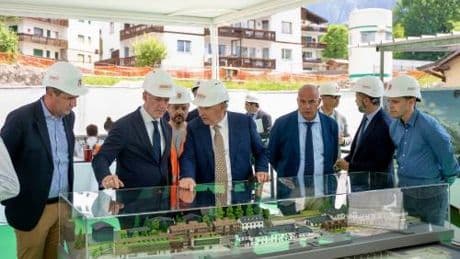Luca Zaia visita i cantieri dell'ex stazione di Cortina: "Intervento iconico che celebra il rinascimento della città"