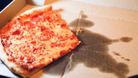 Müll richtig trennen - Darum gehören Pizzakartons meist nicht ins Altpapier