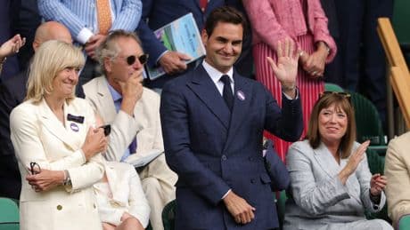 Legenden-Treff in Wimbledon - Federer sieht Djokovic-Sieg
