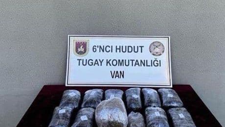 Mehmetçik, İran sınırında 6,7 kilogram uyuşturucu ele geçirdi