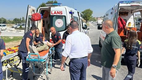 İşçi servis otobüsü, akaryakıt tankerine çarptı:  35 işçi yaralandı