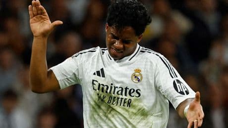 Meğerse Real Madrid Santiago Bernabeu'nun çimlerini maçtan önce boyuyormuş!