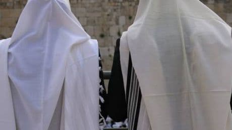 Suore in fuga: in undici lasciano il convento. Le liti sul prosecco e la lettera al Vaticano