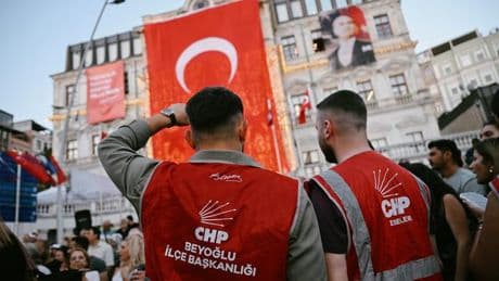 Opposition in der Türkei: Türkische Polizei nimmt bei Razzien weitere CHP-Mitarbeiter fest