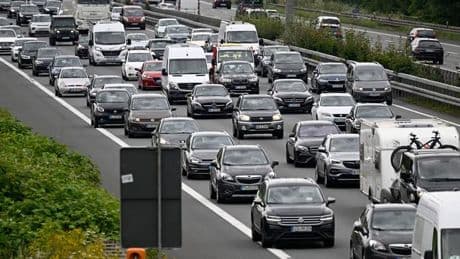 Verkehr: Mehr Autos in Niedersachsen - Wolfsburg bundesweit vorn