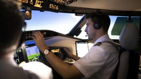 Knapp 90.000 Euro Einstiegsgehalt – So erfüllen Sie sich den Traum vom Fliegen
