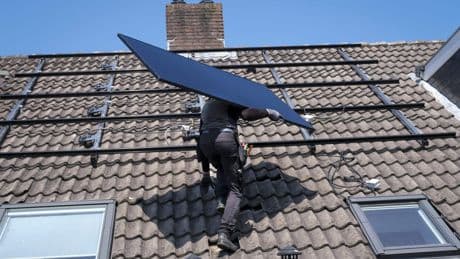 Eneco betaalt klanten met zonnepanelen ook bodemprijs voor overtollige stroom na afschaffen salderingsregeling