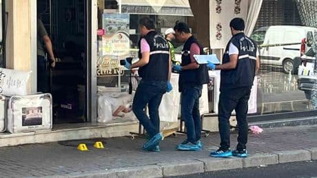 Polis memuru boşanma aşamasındaki eşini katletti