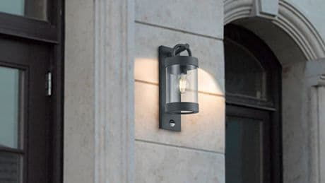 Die Outdoor-Wandleuchte von Tchibo sorgt für stilvolles Licht