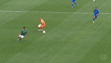 Was macht Flekken da?! - Mega-Blackout vom Bayer-Torwart