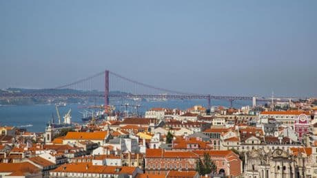 Portugal: à deux semaines des élections, l'économie du pays passe au rouge