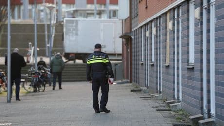 Discussie over intern politiedocument: ‘Ik hoor regelmatig van wijkagenten: iemand  gelooft in de reptielentheorie, is dat gevaarlijk?’