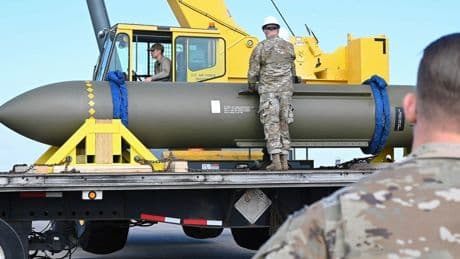 Trump overweegt de ‘bunker buster’ in te zetten tegen Iran. Wat is dat voor bom?