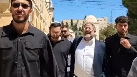Un ministre israélien d'extrême-droite a prié sur l'esplanade des Mosquées à Jérusalem-Est, une "dangereuse escalade" dénoncée