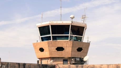 Ryanair echa un pulso al Gobierno de España: o contrata más controladores, o habrá retrasos este verano