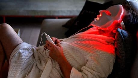 Rabatte: Beliebte LED-Masken im Angebot: Hier lohnt sich ein Kauf aktuell besonders