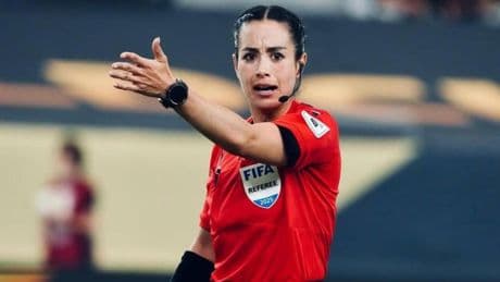 Katia Itzel, la árbitra de fútbol amenazada de muerte por un polémico fuera de juego: "Buscan silenciar a las mujeres"