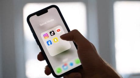 Faut-il interdire les réseaux sociaux avant 15 ans ?