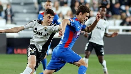 El Elche afianza su liderato con un gol en el 87'