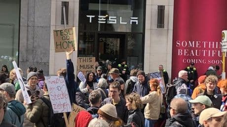Los 'anti-Tesla' alemanes o el activismo que vio venir a Elon Musk y su deriva ultra