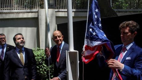 Amerikan bayrağı yeniden Şam’da: Trump'tan Suriye'ye zeytin dalı