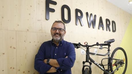 Iturri abre otra vía millonaria de ingresos con una ‘spin off’ que ofrece a los empleados de Redeia y Renfe elegir uniforme