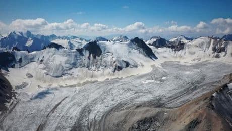 Bloquée à plus de 7 000 mètres sur un sommet du  Kirghizistan, une alpiniste russe condamnée à une issue fatale