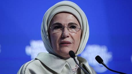 Emine Erdoğan'dan anlamlı bayram çağrısı: Sesimizi ve dualarımızı birleştirme günüdür