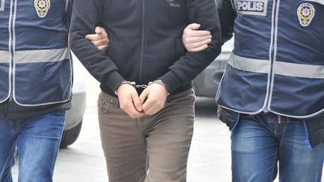 Ev hanımlarını ek iş vaadiyle dolandırdılar: İzmir merkezli dolandırıcılık operasyonunda 30 şüpheli yakalandı