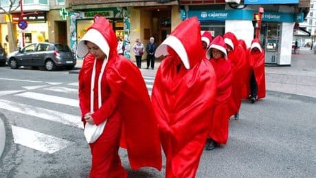 «Los que recurren a los vientres de alquiler son iguales a los padres por una violación»