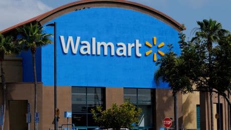 Twee Amerikanen deels blind doordat dop stalen fles in gezicht knalt