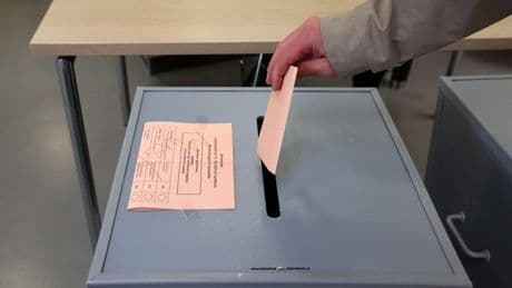 Siegen die Amtsinhaber erneut?: Stichwahl um drei Landratsämter und einen OB-Posten