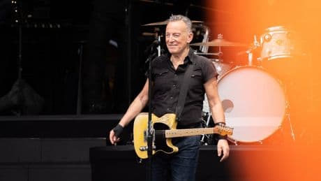 Bruce Springsteen joined by Paul McCartney at Liverpool concert