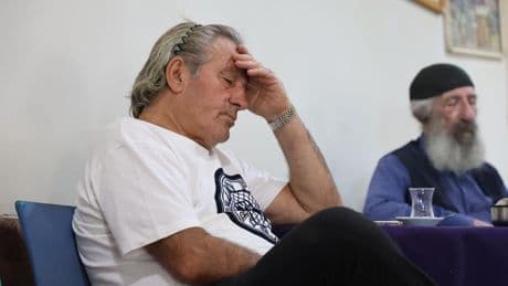 Yer: Elazığ! Bu kahvehaneye gelen uyuyor